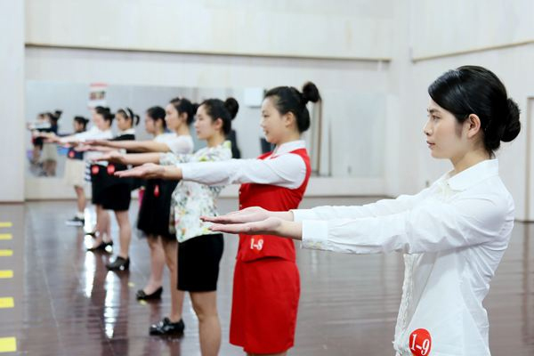 貴州航空工業技師學院單招要求 空中乘務報考要求