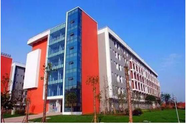 成都龍泉職業學校開設的新專業