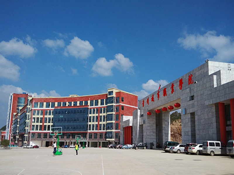 學(xué)院大門